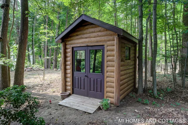 $849,000 | 6393 Hidden Pond Drive, Holland, MI 49423