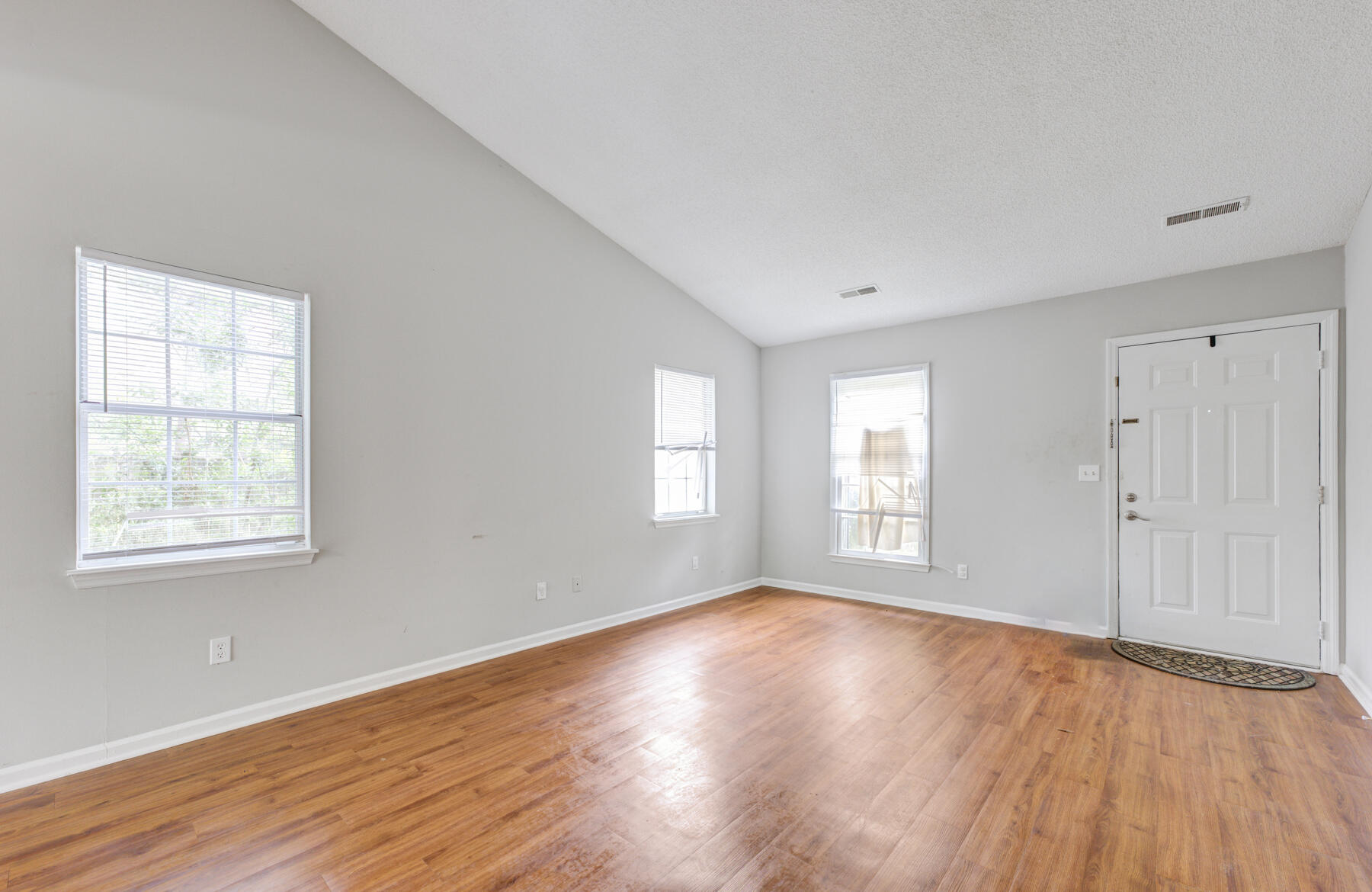 102 Raith Road Summerville, SC 29485 - Photo 7 of 27 102 Raith Rd, Summerville SC (7) edited