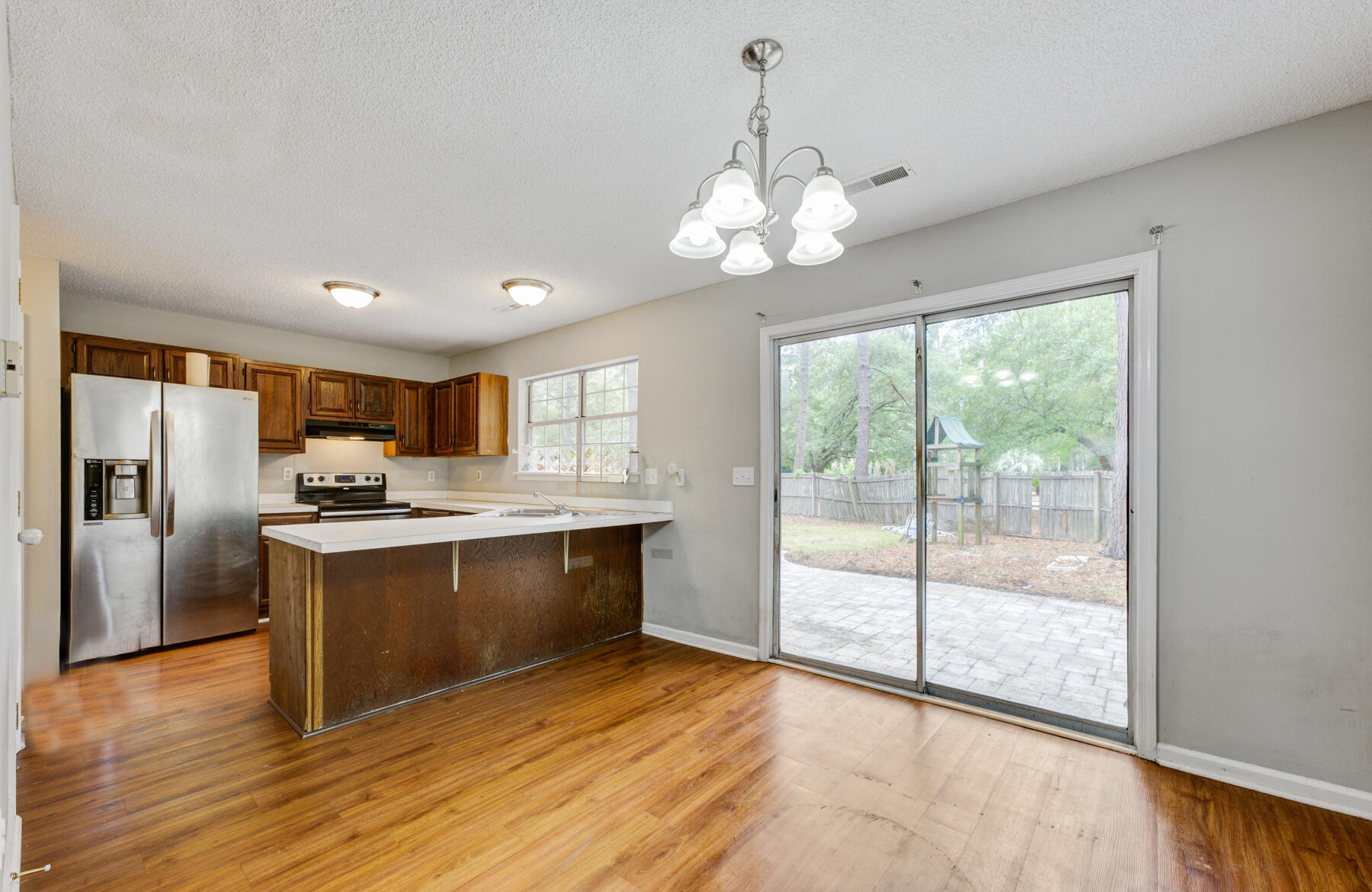 102 Raith Road Summerville, SC 29485 - Photo 8 of 27 102 Raith Rd, Summerville SC (8) edited