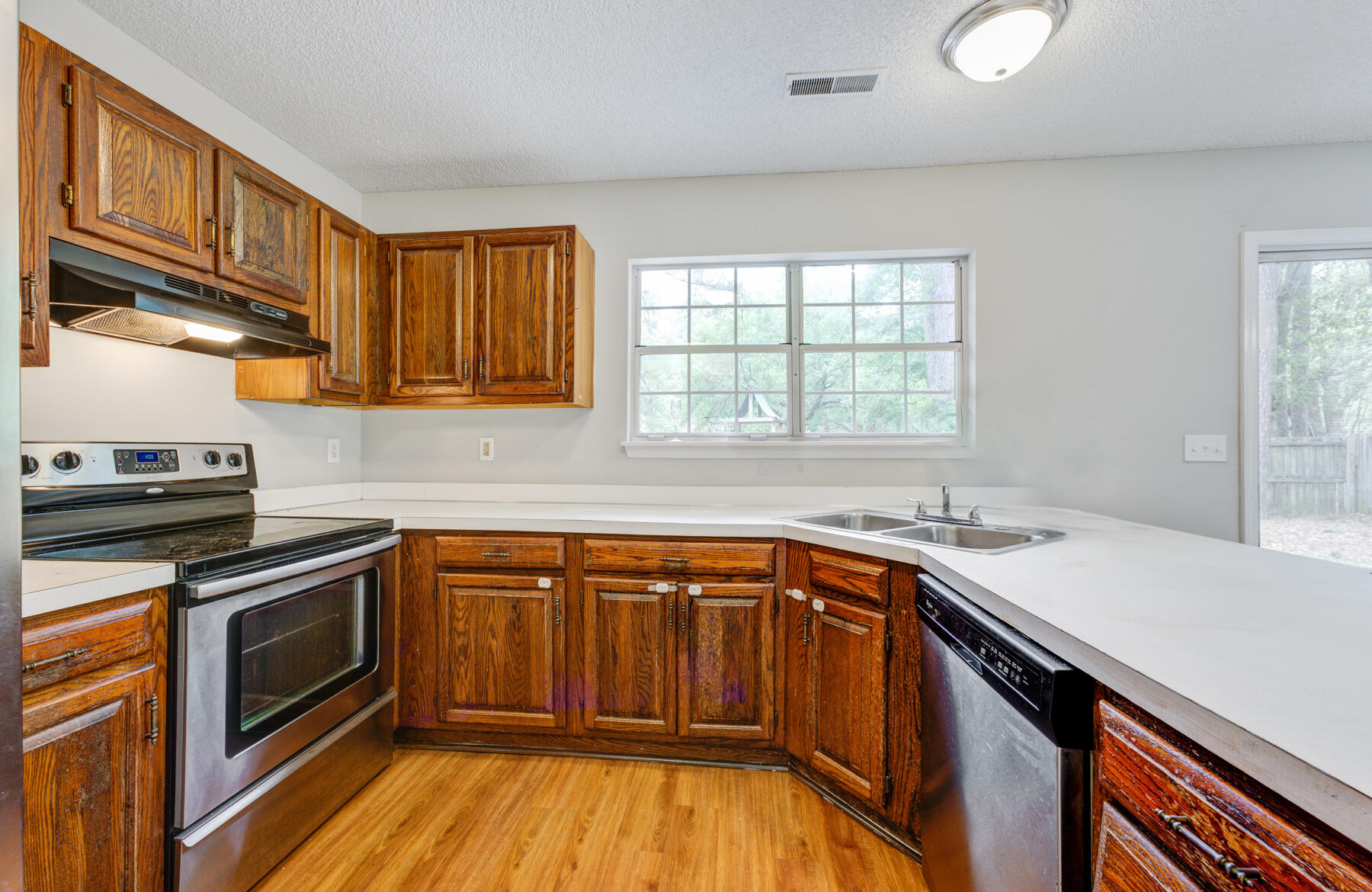 102 Raith Road Summerville, SC 29485 - Photo 10 of 27 102 Raith Rd, Summerville SC (10) edited