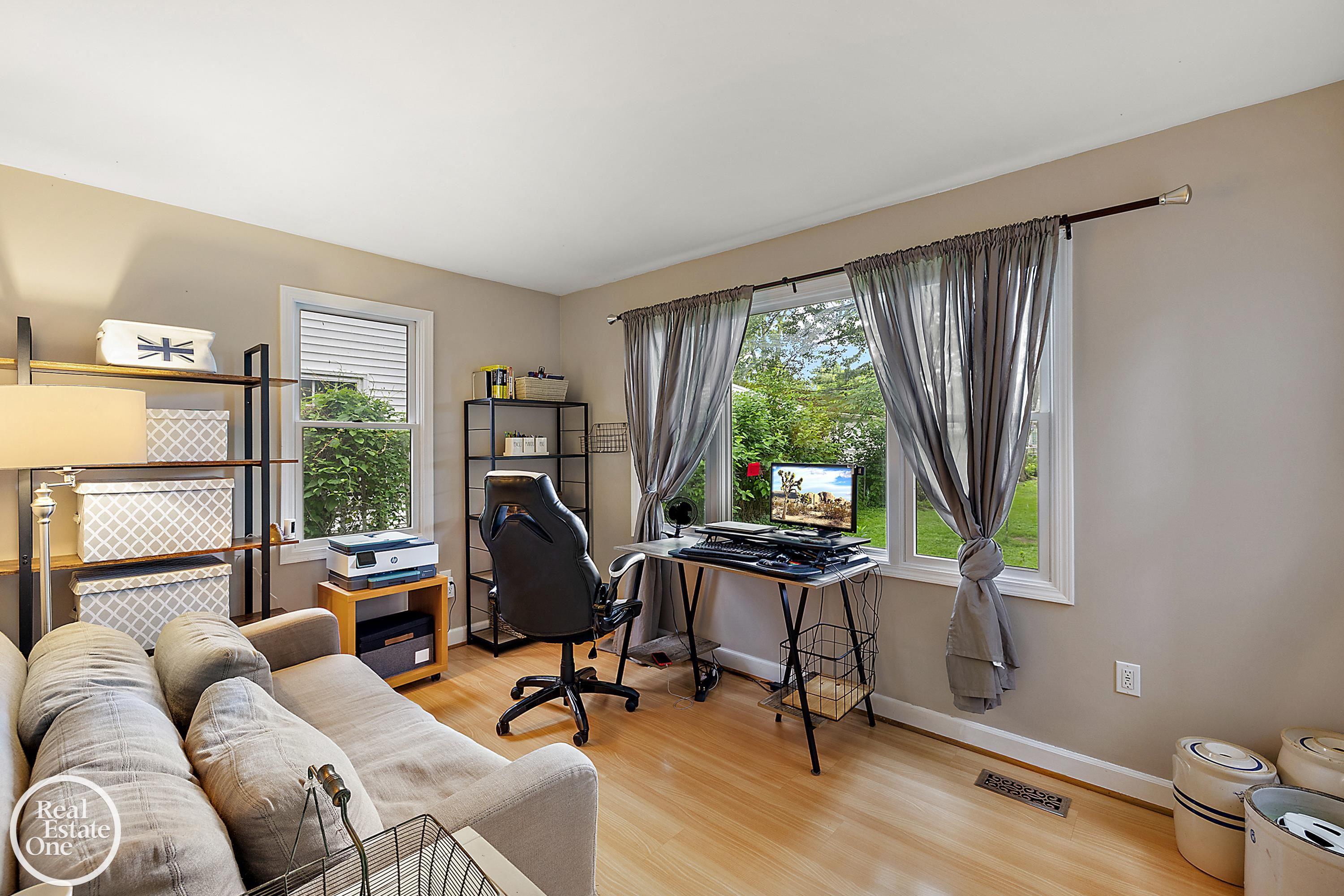 1513 Roslyn Road Grosse Pointe, MI 48236 - Photo 13 of 36 50144102-93329769-a0ce-4ab0-b7af-f7c57a8544b4.JPG