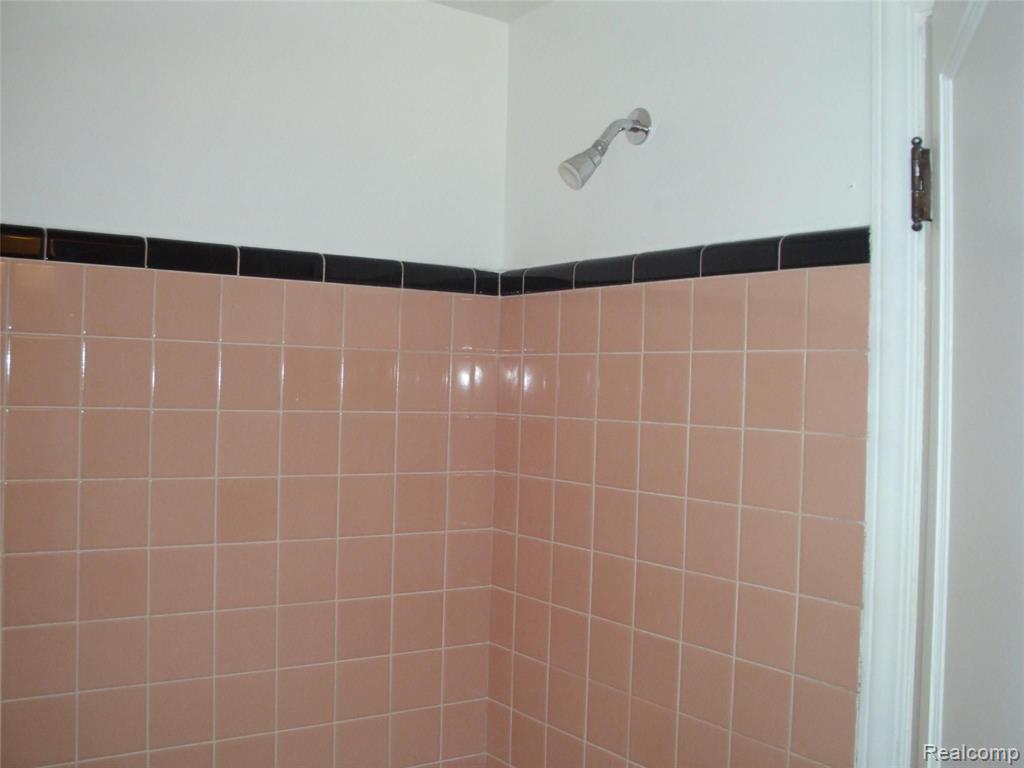 8651 Harding Center Line, MI 48015 - Photo 31 of 43