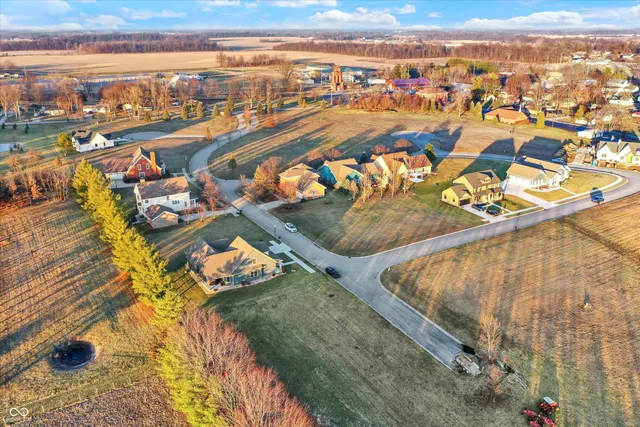 $400,000 | 1808 North Sawmill Lane, Muncie, IN 47304