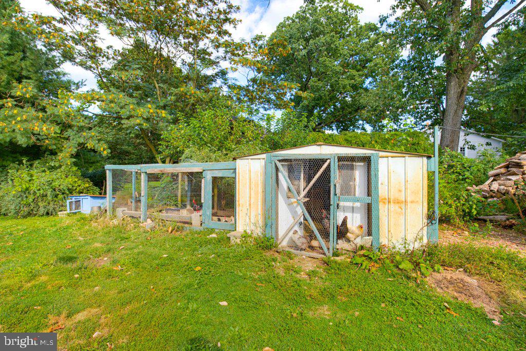 801 Old Commons Road Windsor, PA 17366 - Photo 25 of 43 Chicken coup