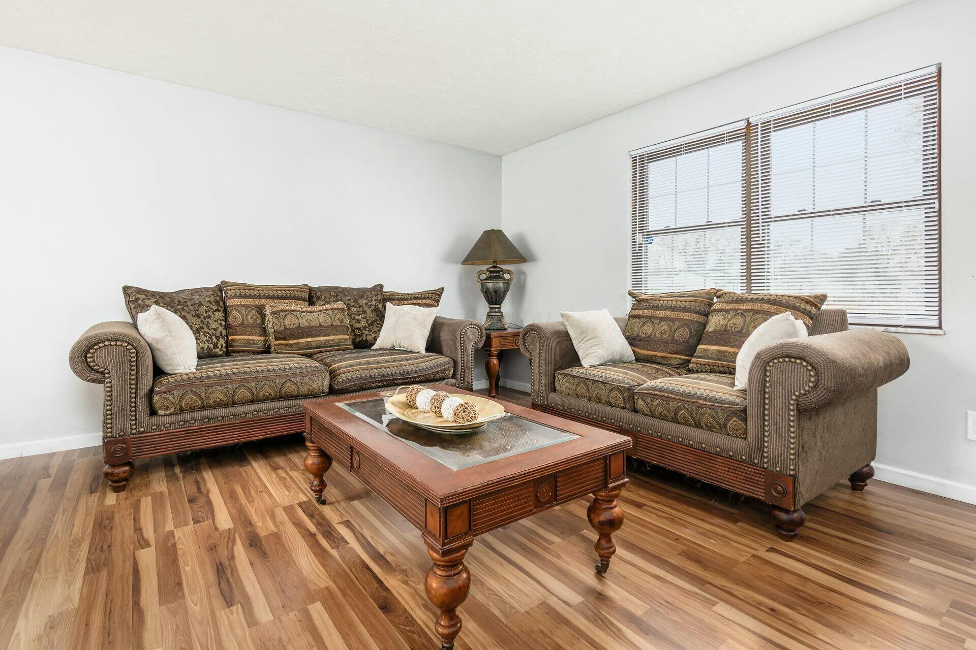 3020 Upton Road East Columbus, OH 43232 - Photo 8 of 47 living room