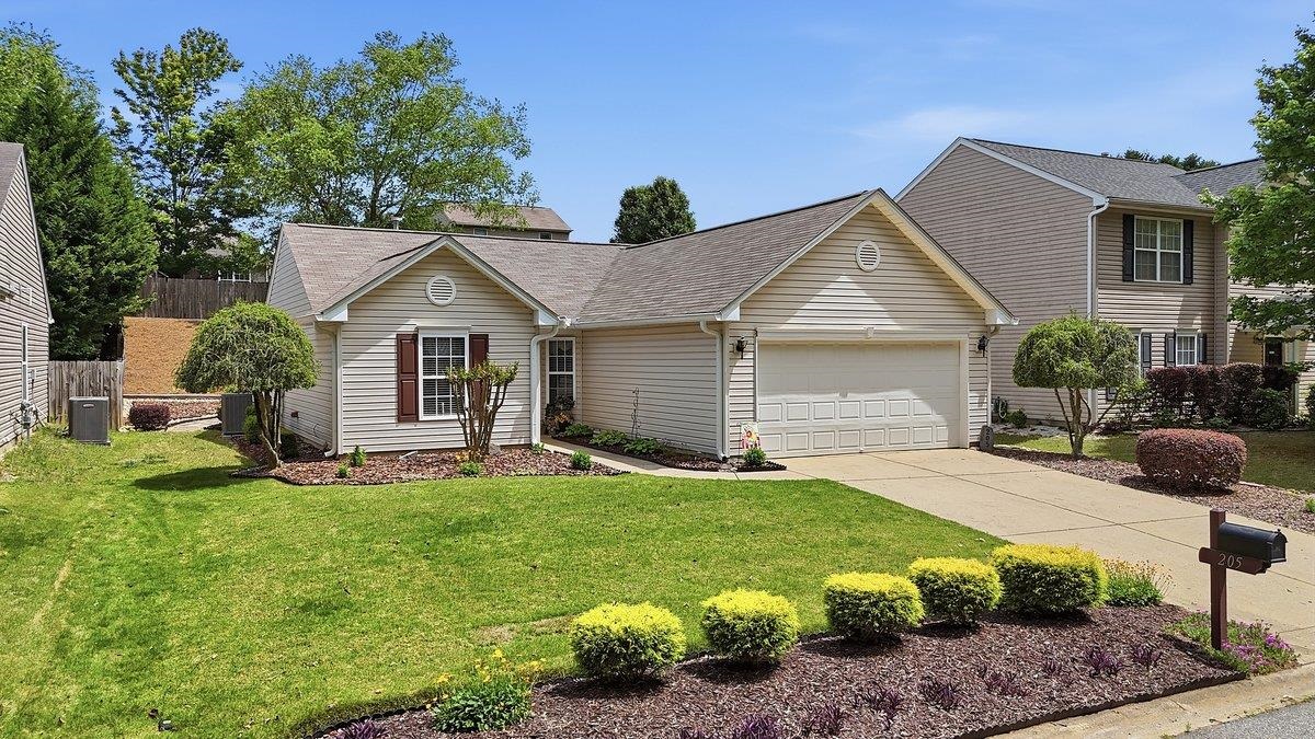 205 Garfield Lane Simpsonville, SC 29681 - Photo 1 of 32