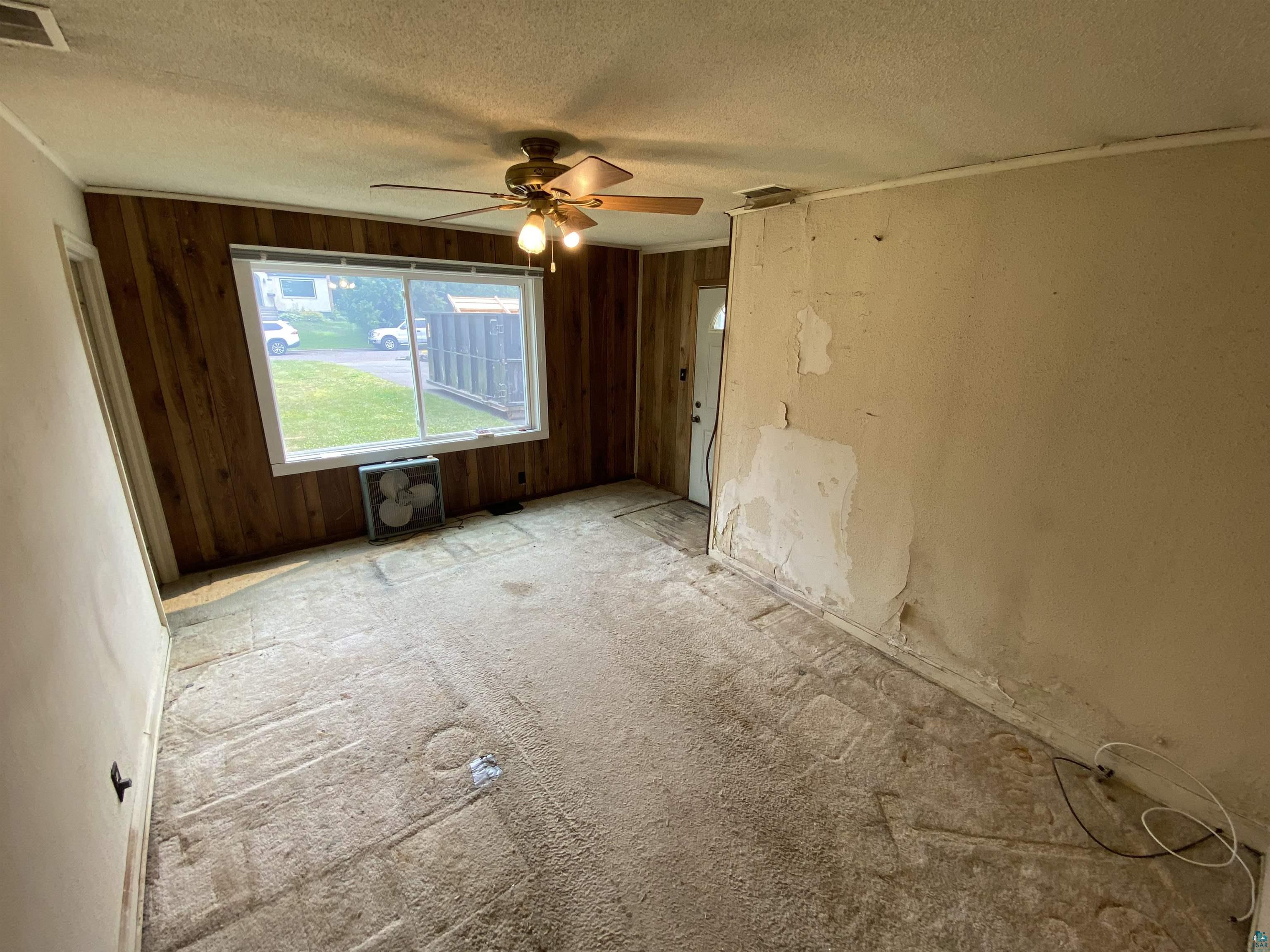 2305 Pershing Street Duluth, MN 55811 - Photo 3 of 17
