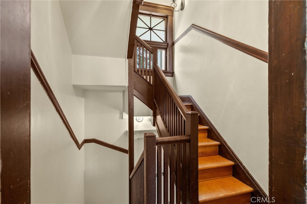 909 Jefferson Street Red Bluff, CA 96080 - Photo 21 of 41 a view of entryway