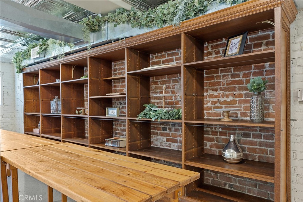 909 Jefferson Street Red Bluff, CA 96080 - Photo 30 of 41 a backyard of a house with wooden floor