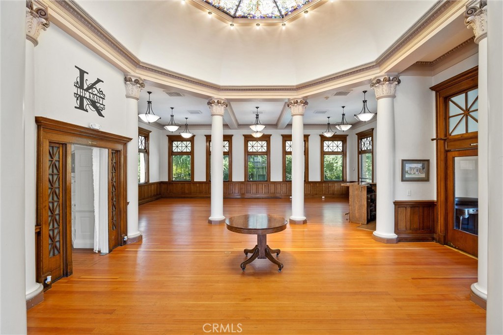 909 Jefferson Street Red Bluff, CA 96080 - Photo 7 of 41 a lobby with furniture and floor to ceiling window