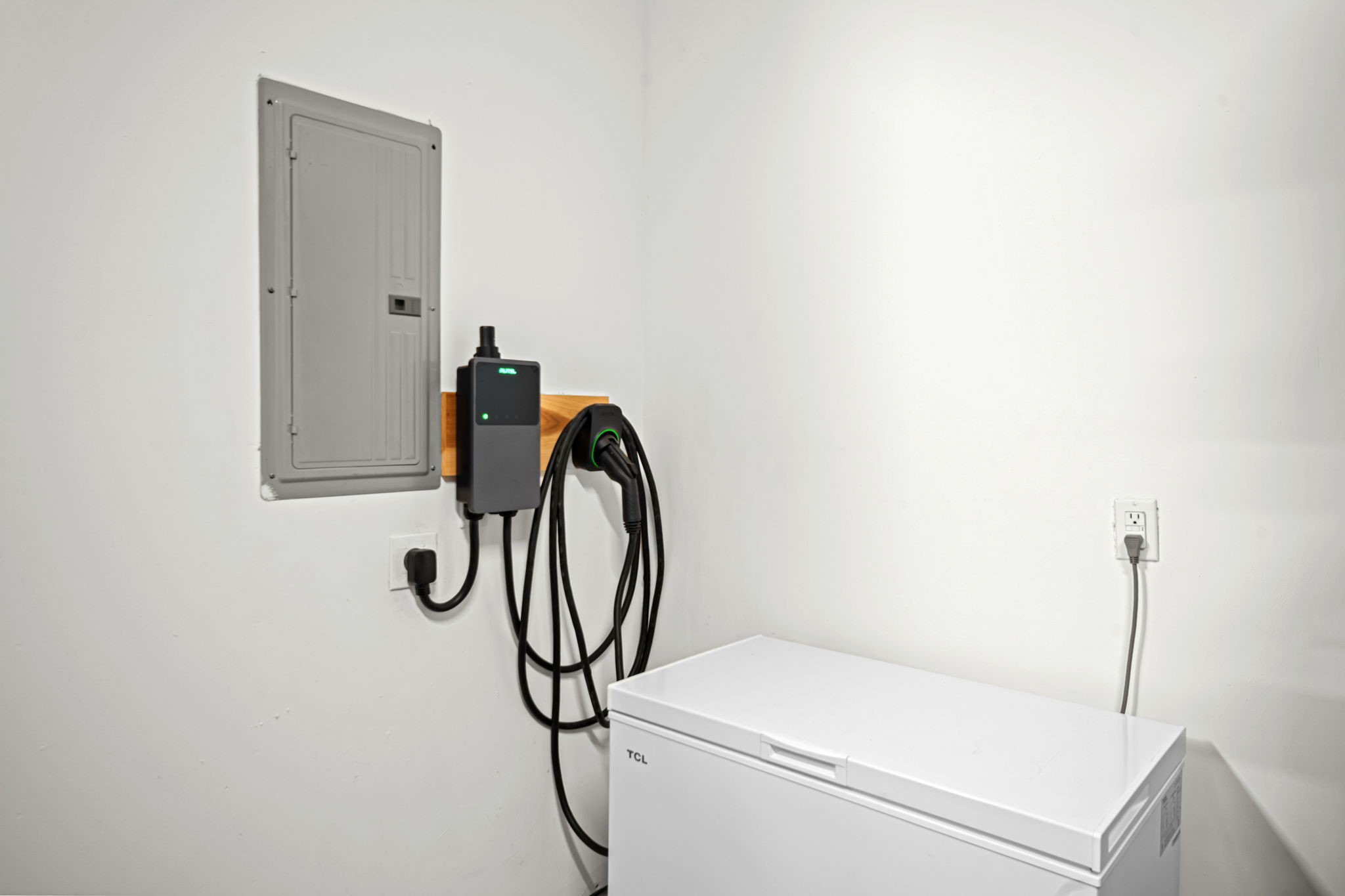 533 West 27th Street Houston, TX 77008 - Photo 22 of 22 Seller updates include EV charger and 220-volt outlet in the attached two-car garage, ideal for modern living.