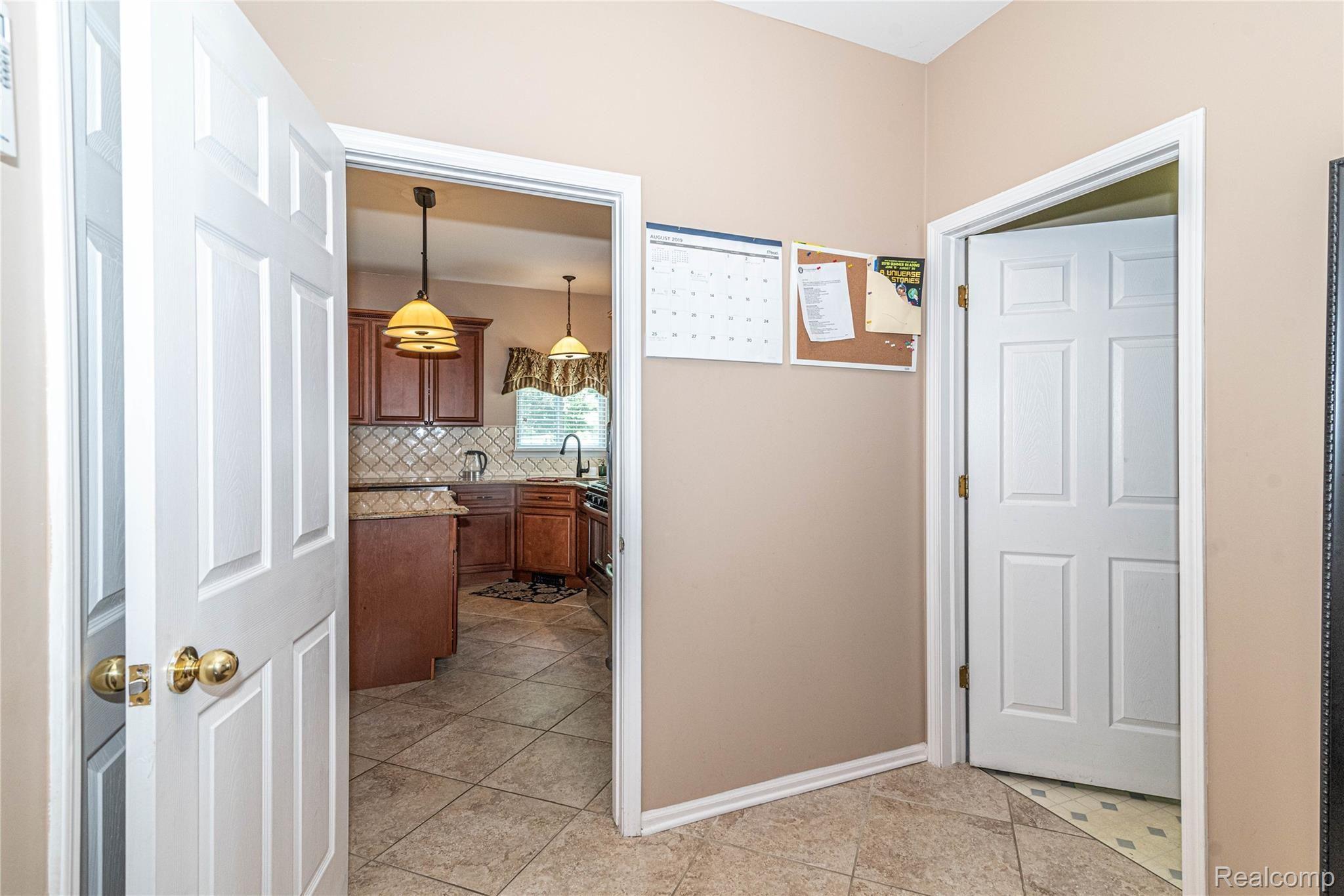 1795 Hawthorne Ridge Walled Lake, MI 48390 - Photo 21 of 27 018_7.jpg