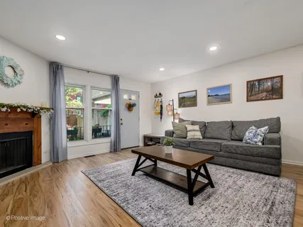 $849,900 | 492 West Belmont Avenue, Chicago, IL 60657