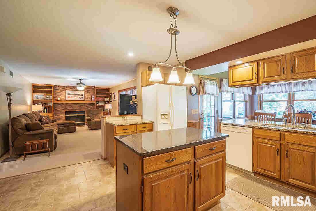 3612 Deertrail Road Bettendorf, IA 52722 - Photo 12 of 23 Gallery Image 12