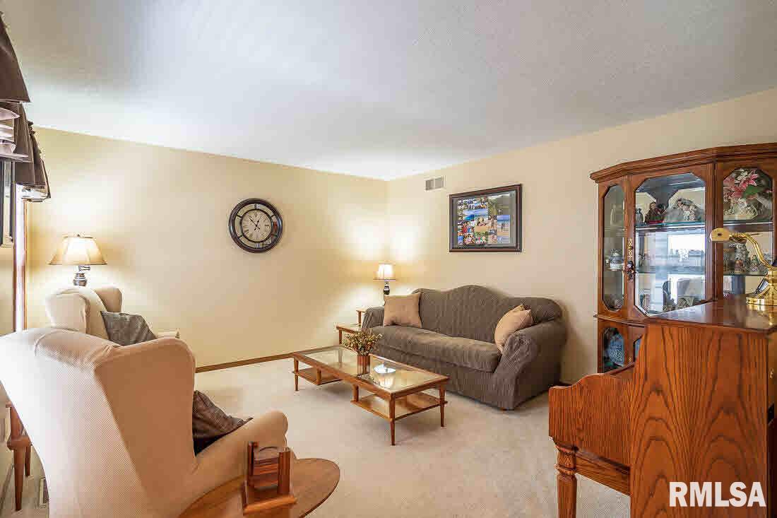 3612 Deertrail Road Bettendorf, IA 52722 - Photo 16 of 23 Gallery Image 16