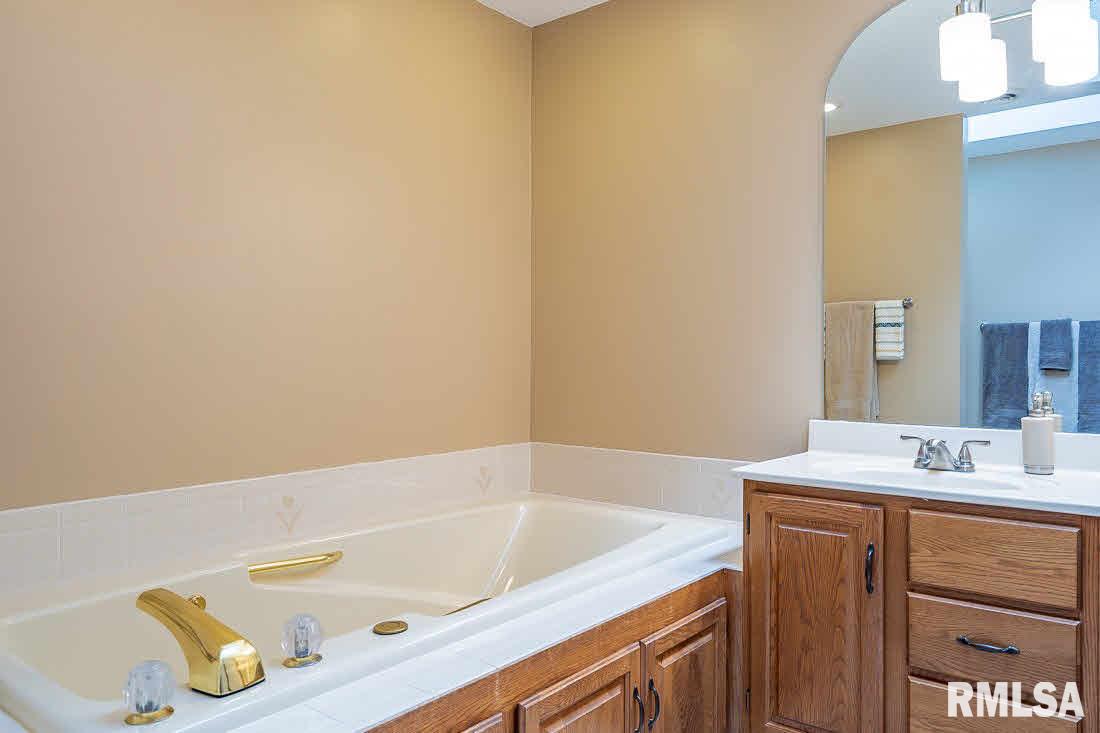 3612 Deertrail Road Bettendorf, IA 52722 - Photo 19 of 23 Gallery Image 19