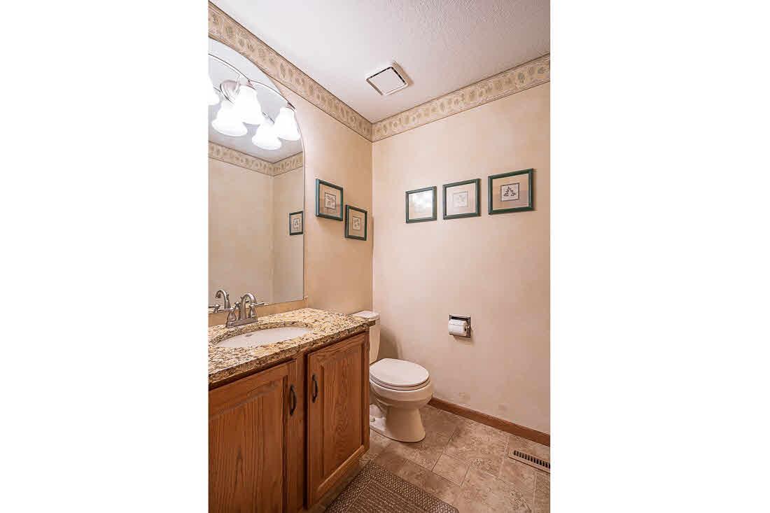 3612 Deertrail Road Bettendorf, IA 52722 - Photo 2 of 23 Gallery Image 2