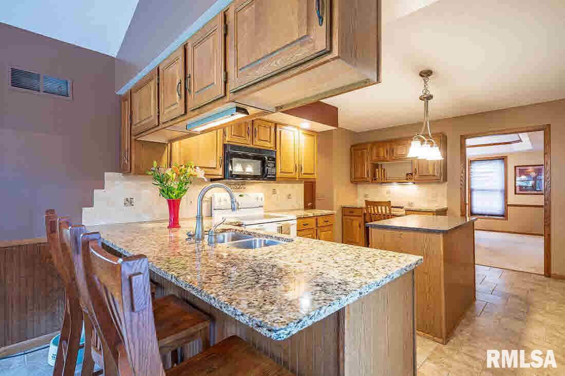 3612 Deertrail Road Bettendorf, IA 52722 - Photo 5 of 23 Gallery Image 5