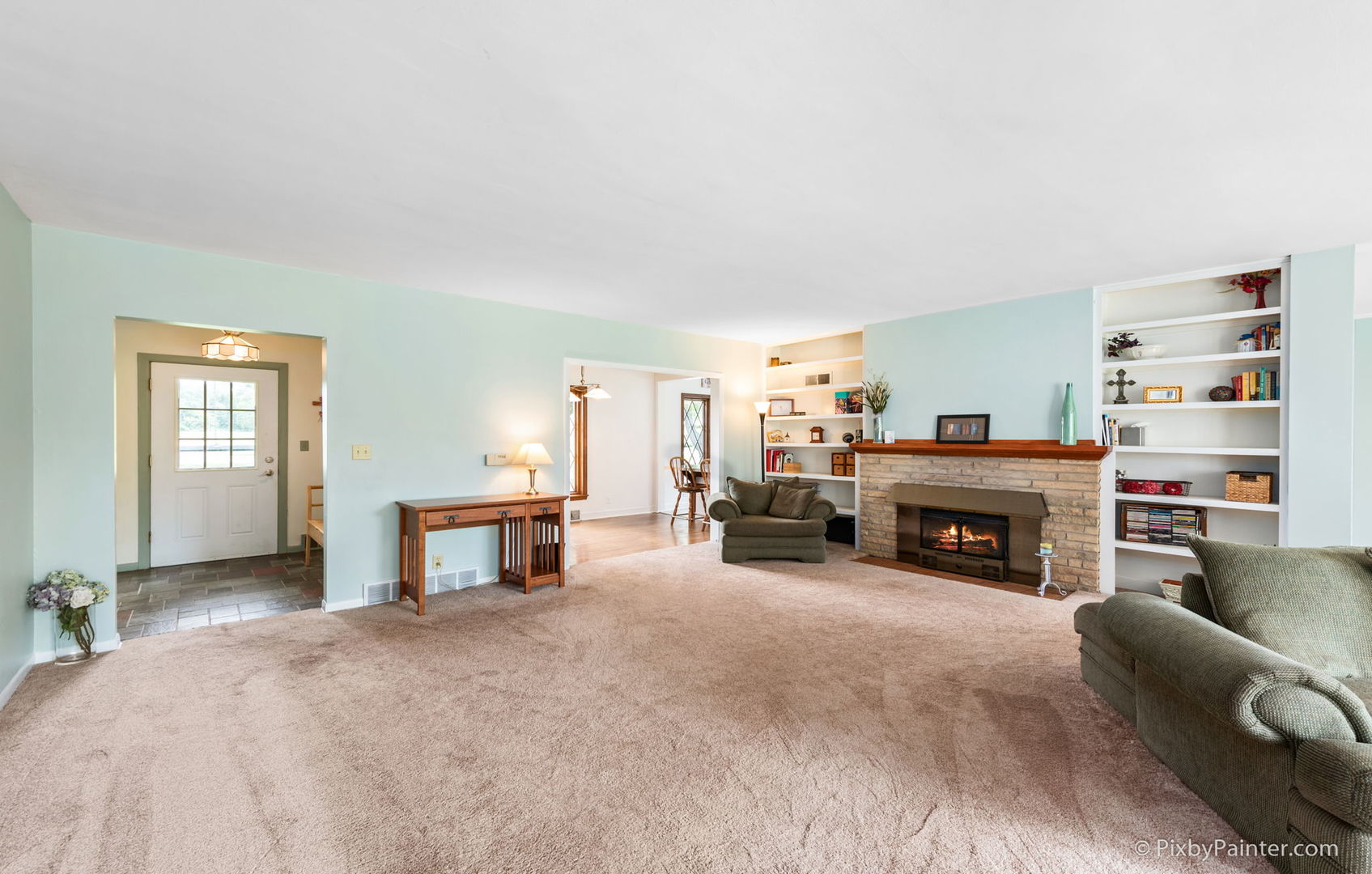 736 Carlisle Road Batavia, IL 60510 - Photo 7 of 25 a view of a livingroom with a fireplace