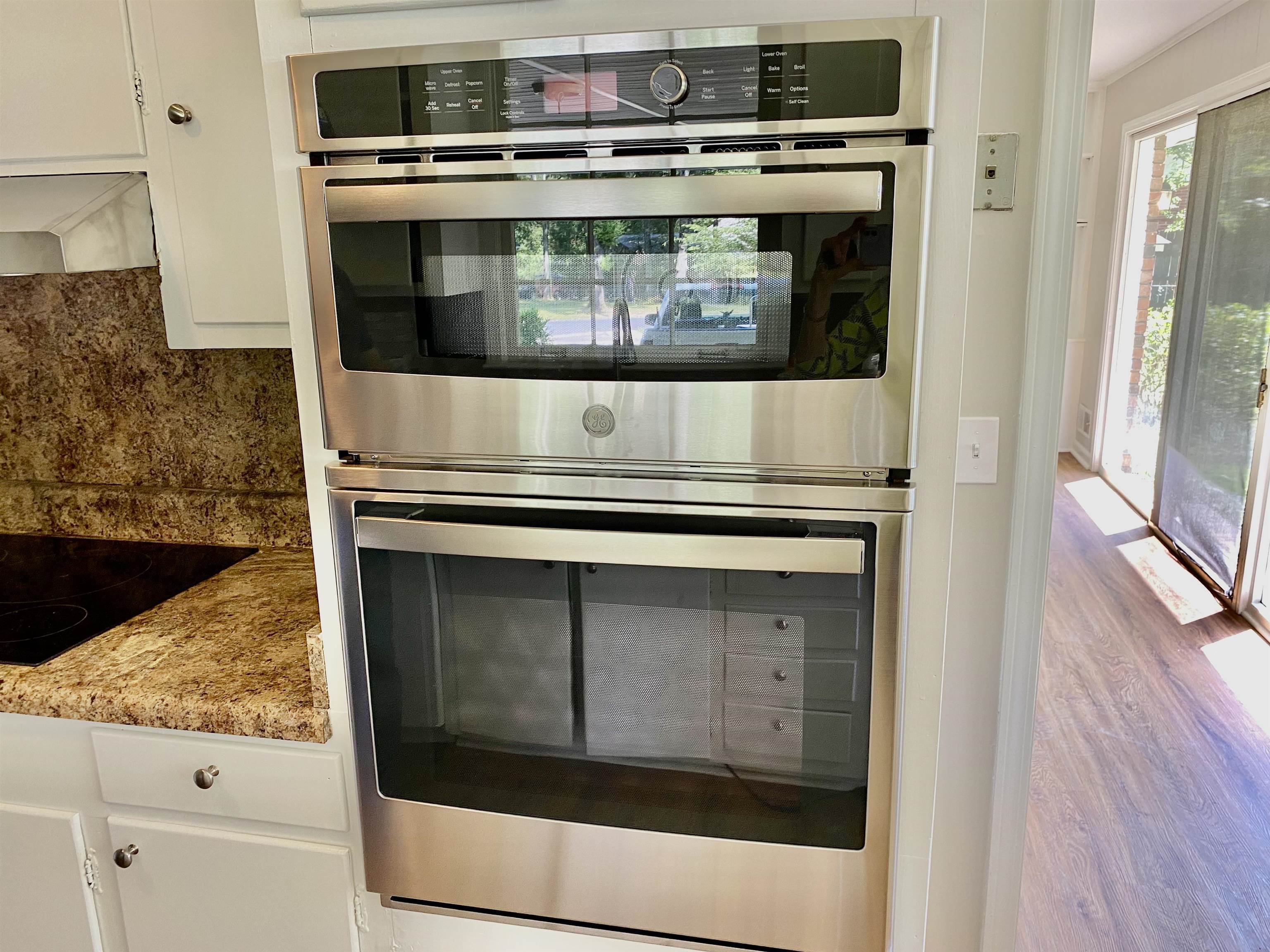 16 Jefferson Drive Rome, GA 30165 - Photo 6 of 26 a stove top oven sitting inside of a kitchen
