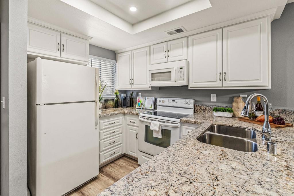 2240 Kings View Circle Spring Valley, CA 91977 - Photo 5 of 23