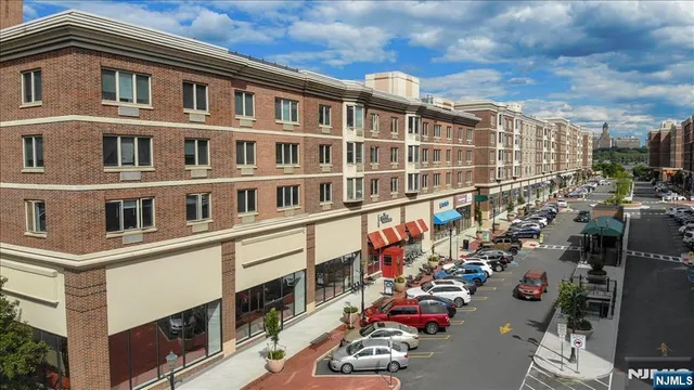 $739,000 | 216 The Promenade, Edgewater, NJ 07020