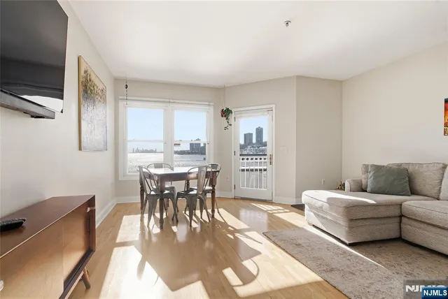 $739,000 | 216 The Promenade, Edgewater, NJ 07020