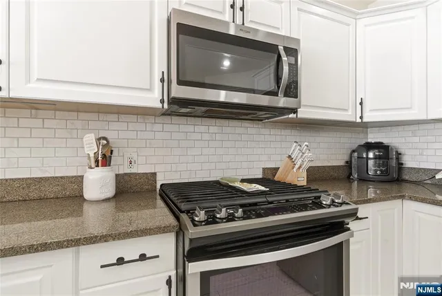 $739,000 | 216 The Promenade, Edgewater, NJ 07020