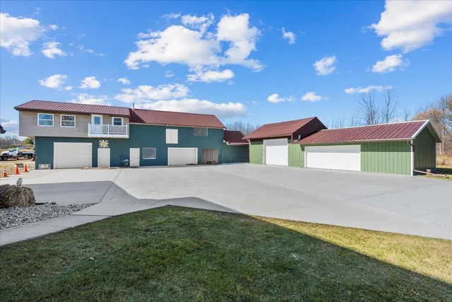 $664,900 | N7330 Lakeshore Road, Mosel, WI 53083