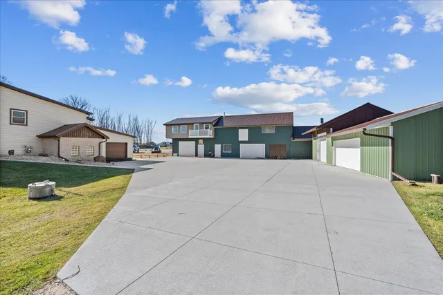 $664,900 | N7330 Lakeshore Road, Mosel, WI 53083