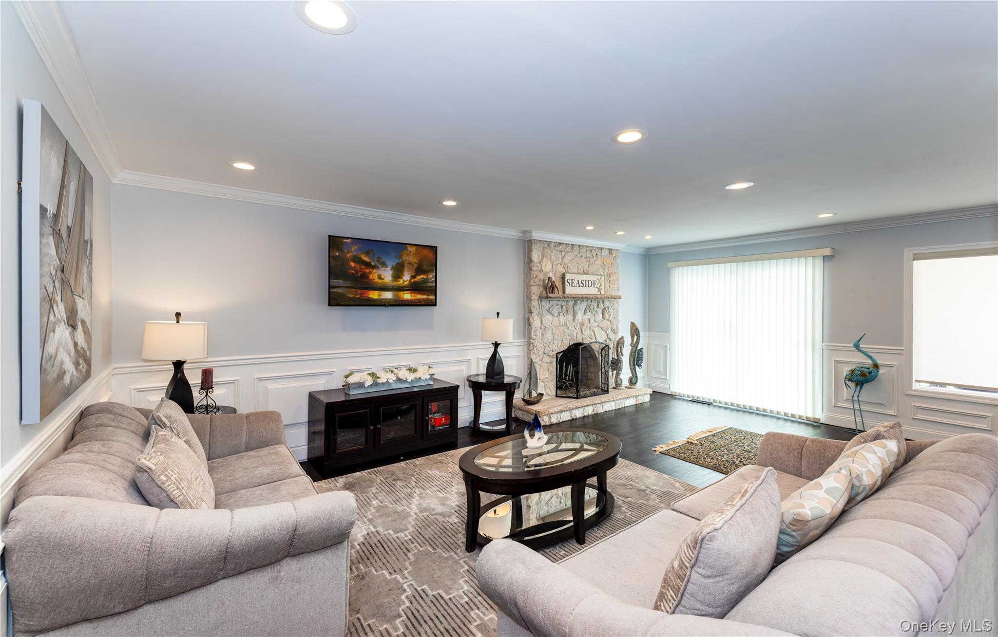 2590 Riverside Drive Wantagh, NY 11793 - Photo 16 of 27