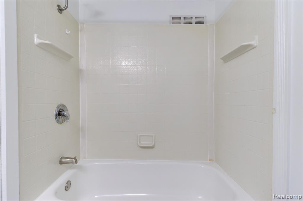 1298 East Highland Road Highland, MI 48356 - Photo 22 of 36 Gallery Image 22