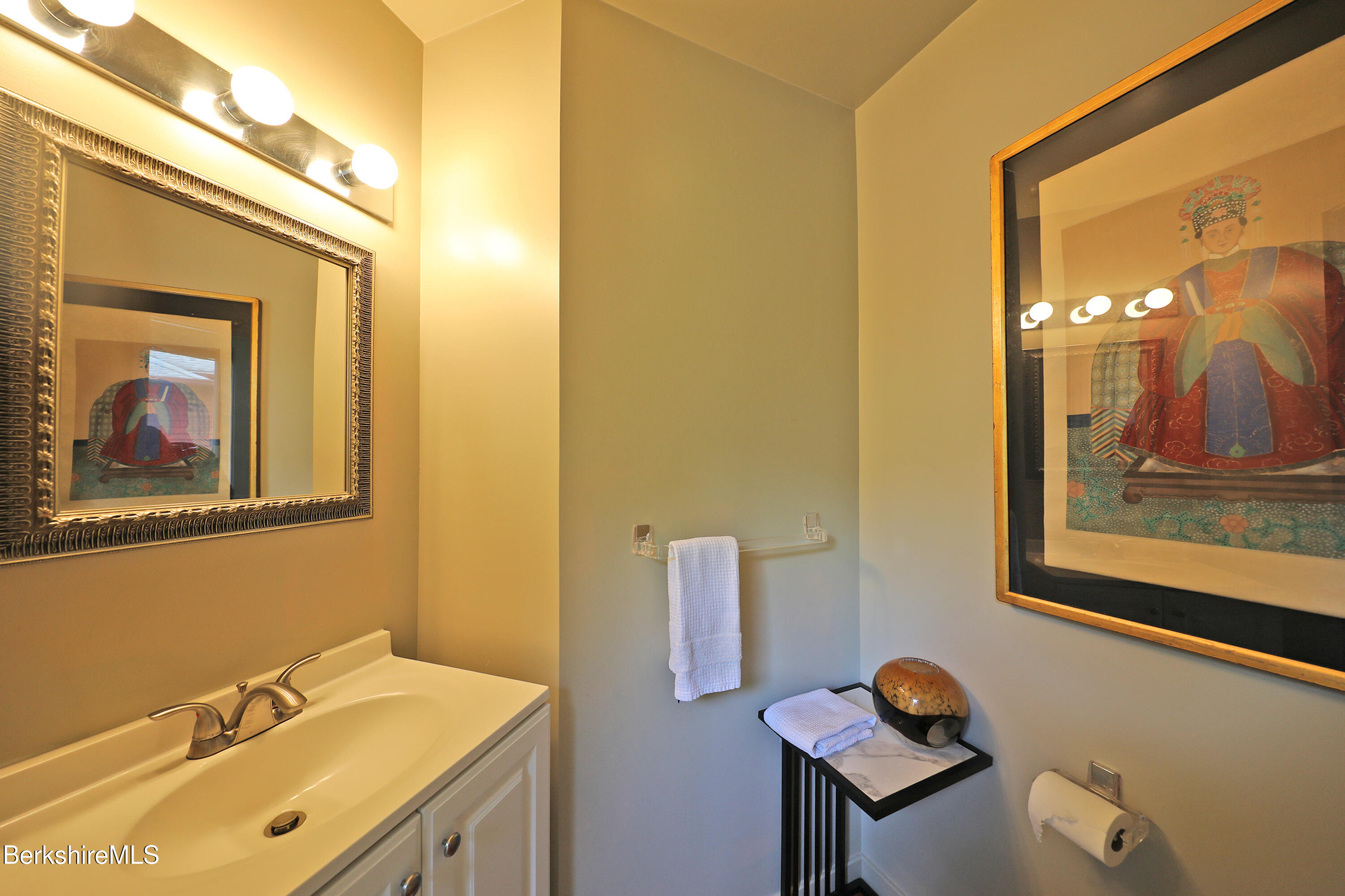 19 Hawthorne Road, Unit GH 8 Stockbridge, MA 01240 - Photo 10 of 53 Half Guest Bath on main level
