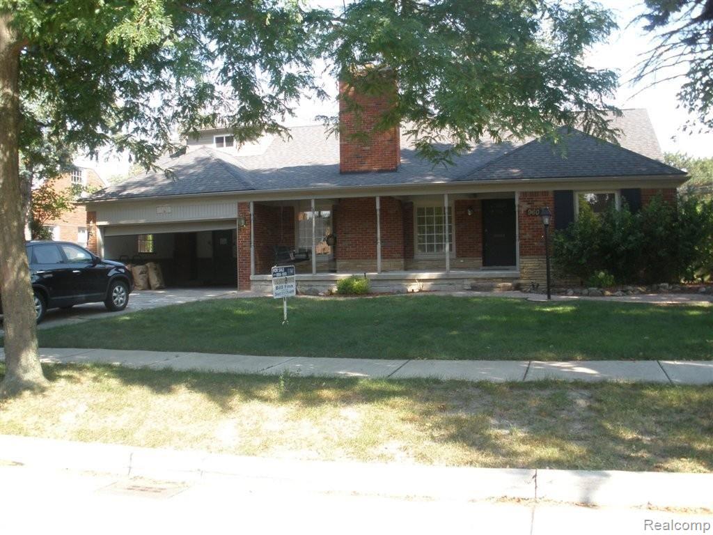 960 North Renaud Road Grosse Pointe, MI 48236 - Photo 2 of 10 P9110041.JPG