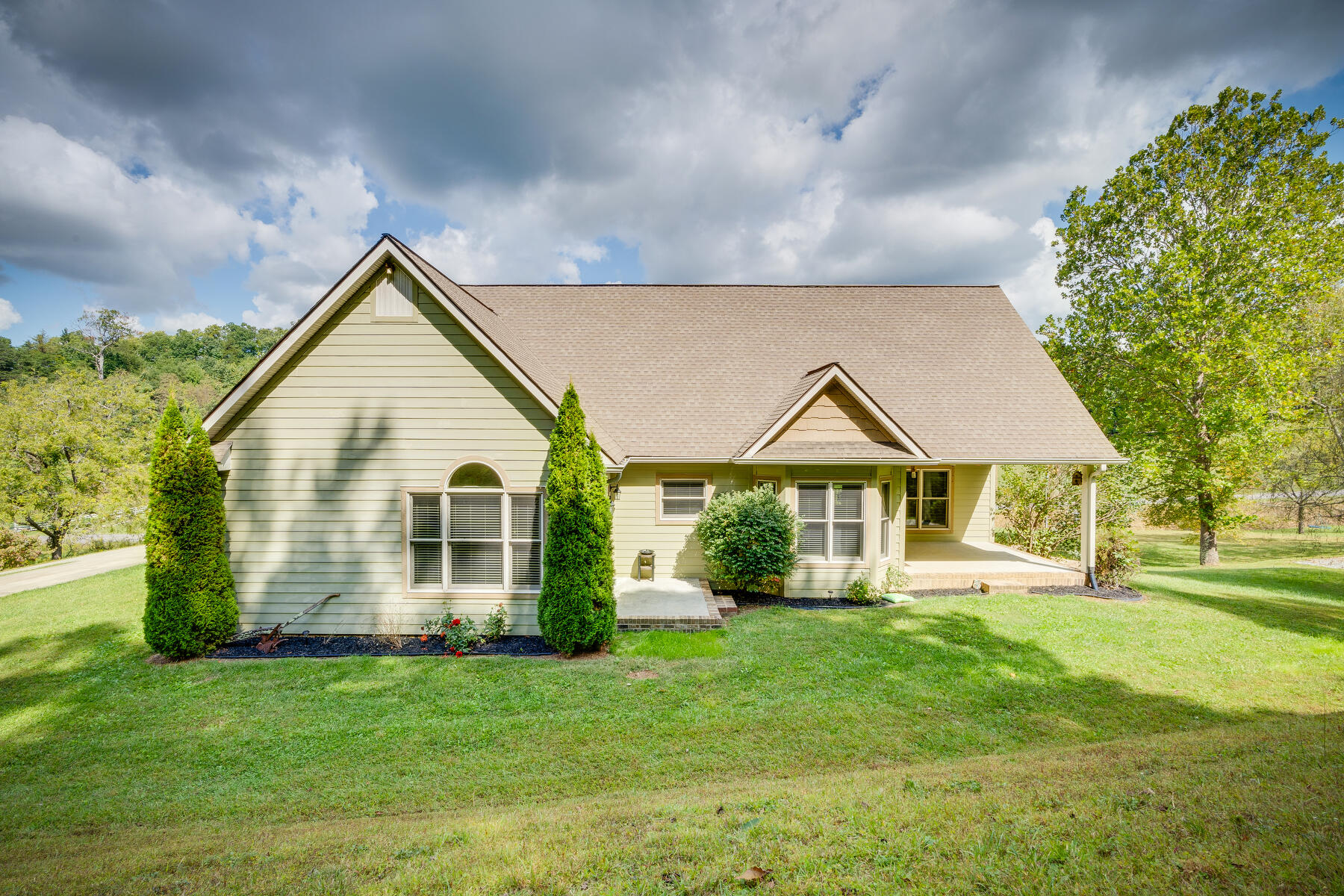 152 Link Road Fall Branch, TN 37656 - Photo 42 of 54 042