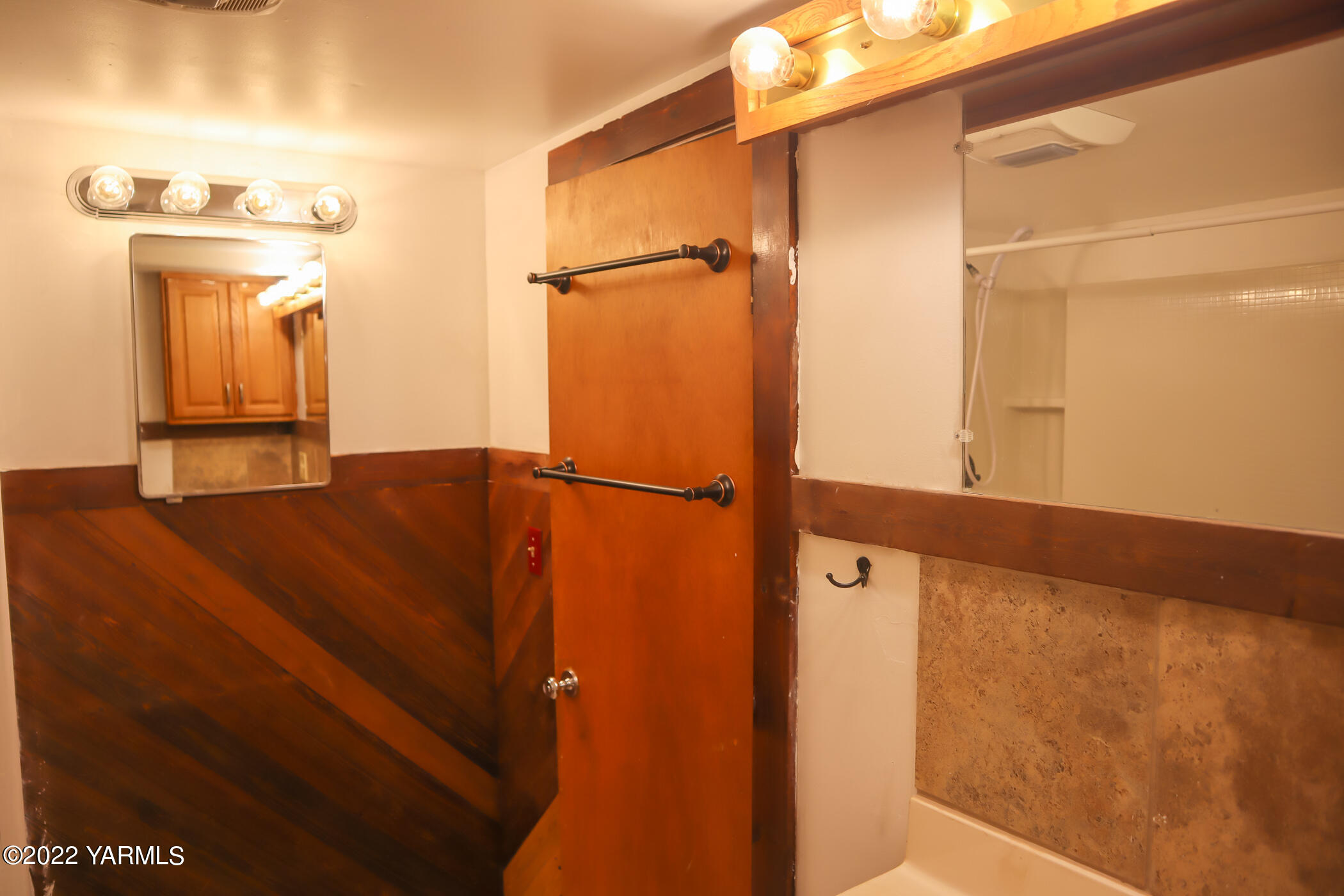 210 Klockhamer Road Naches, WA 98937 - Photo 18 of 25 Bathroom