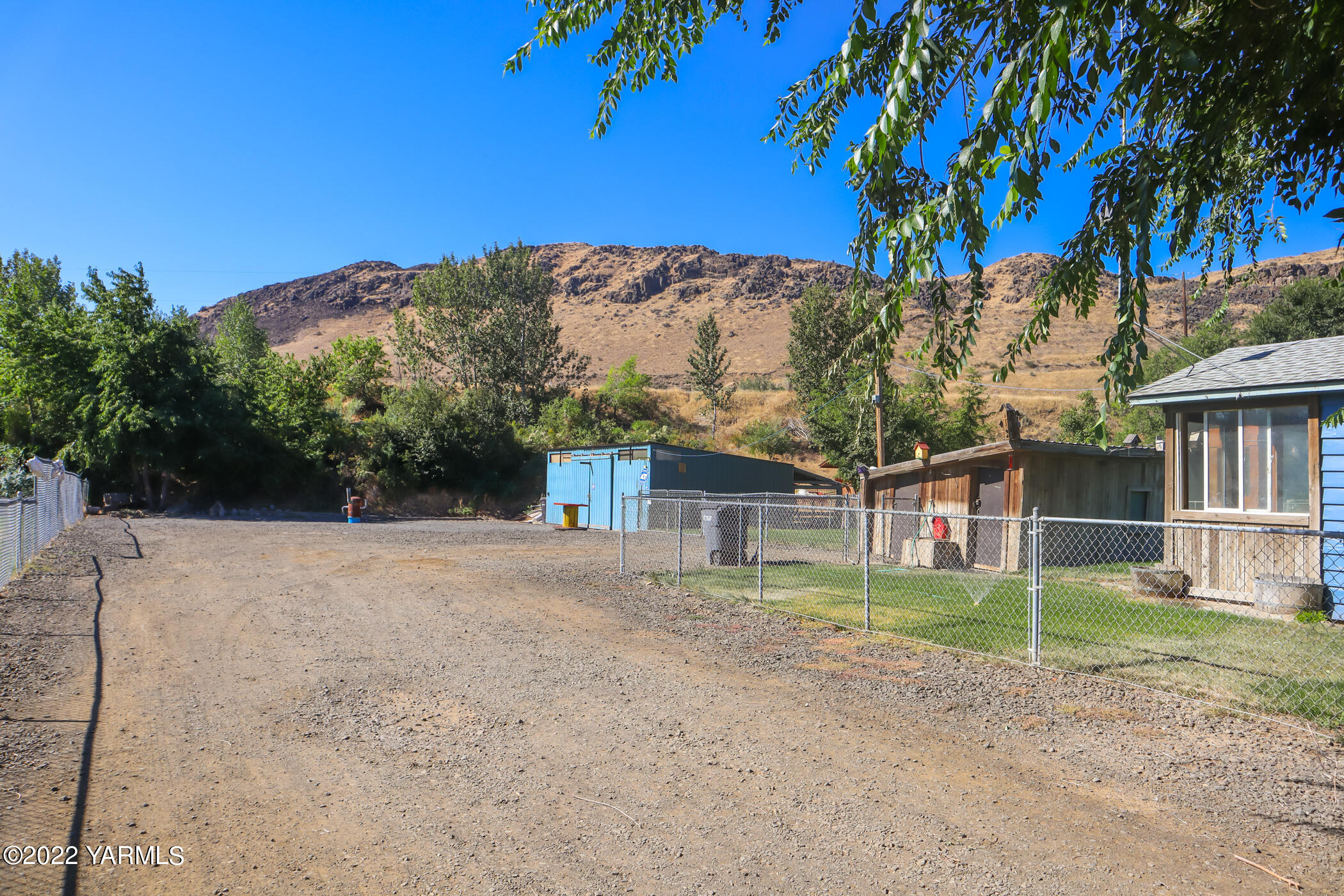 210 Klockhamer Road Naches, WA 98937 - Photo 3 of 25 Long Driveway