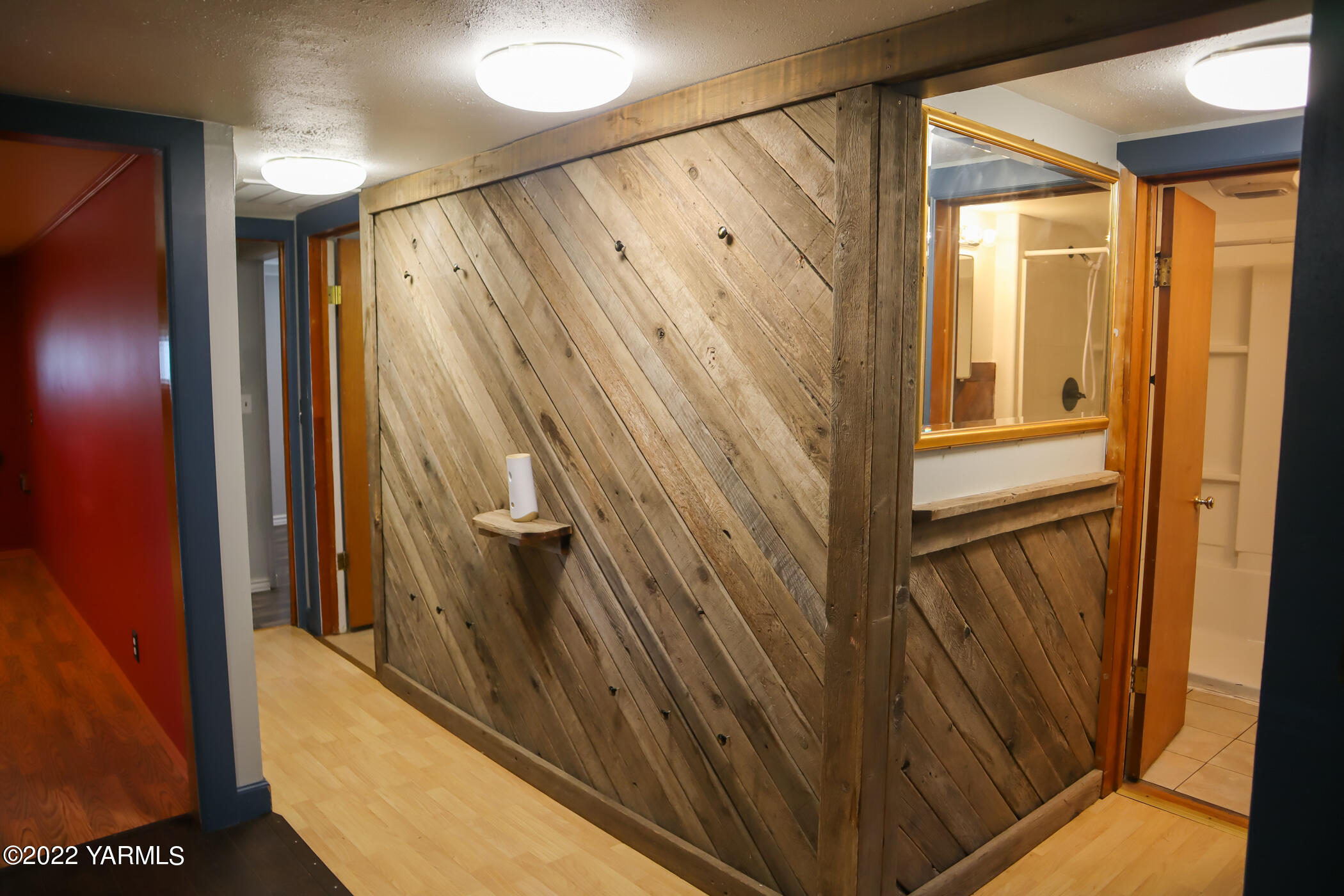 210 Klockhamer Road Naches, WA 98937 - Photo 8 of 25 Decorative Wall