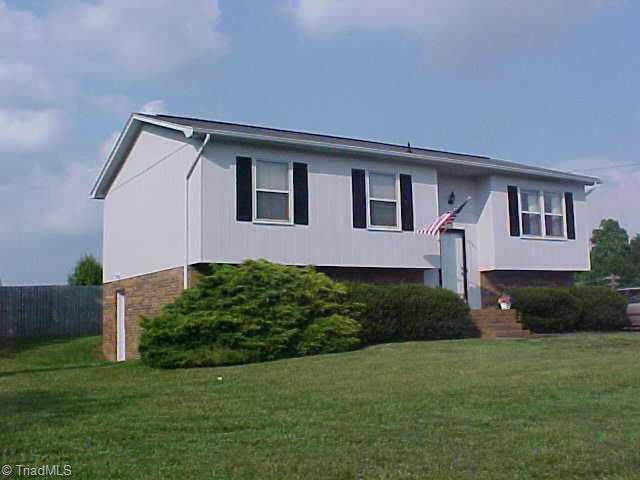 2721 River Ridge Road Pfafftown, NC 27040 - Photo 1 of 9 Exterior Front.