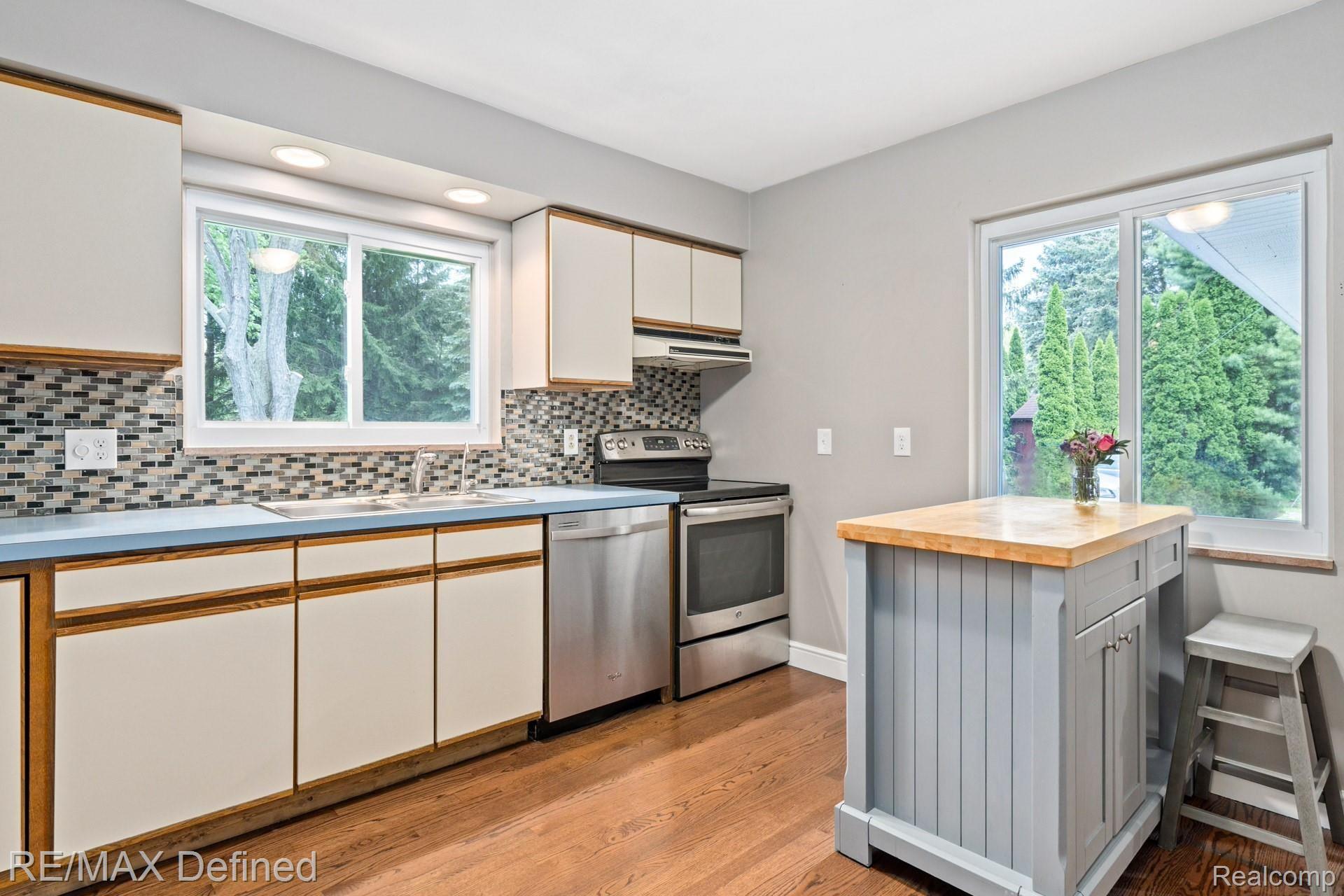 2947 Mohawk Lane Rochester, MI 48306 - Photo 10 of 37 2947-Mohawk-Cir-13.jpg