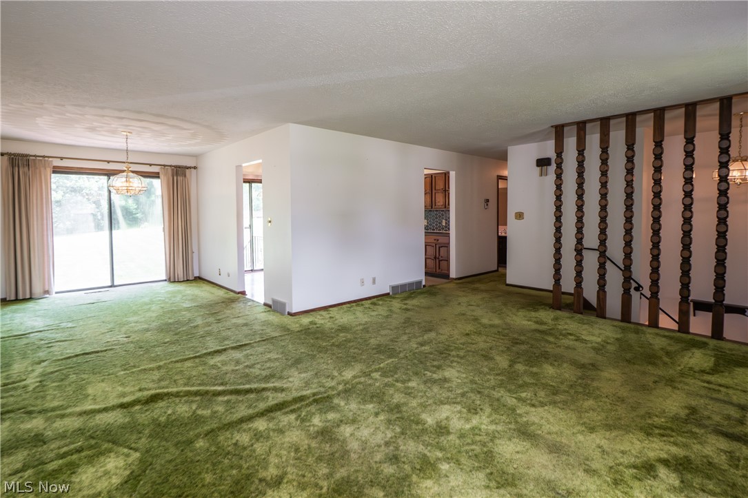 2421 Fairview Road Uniontown, OH 44685 - Photo 6 of 40 Living Room