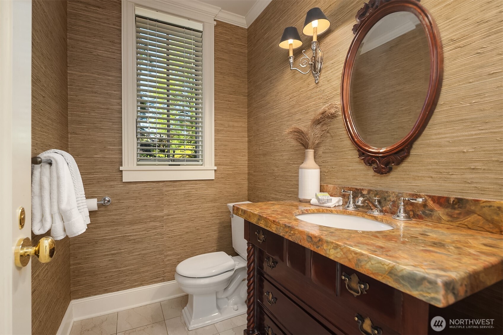 5506 Northeast Penrith Road Seattle, WA 98105 - Photo 17 of 40