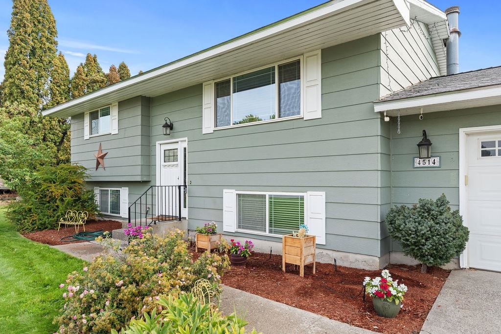 4514 North Isenhart Road Spokane Valley, WA 99216 - Photo 2 of 43 Gallery Image 2