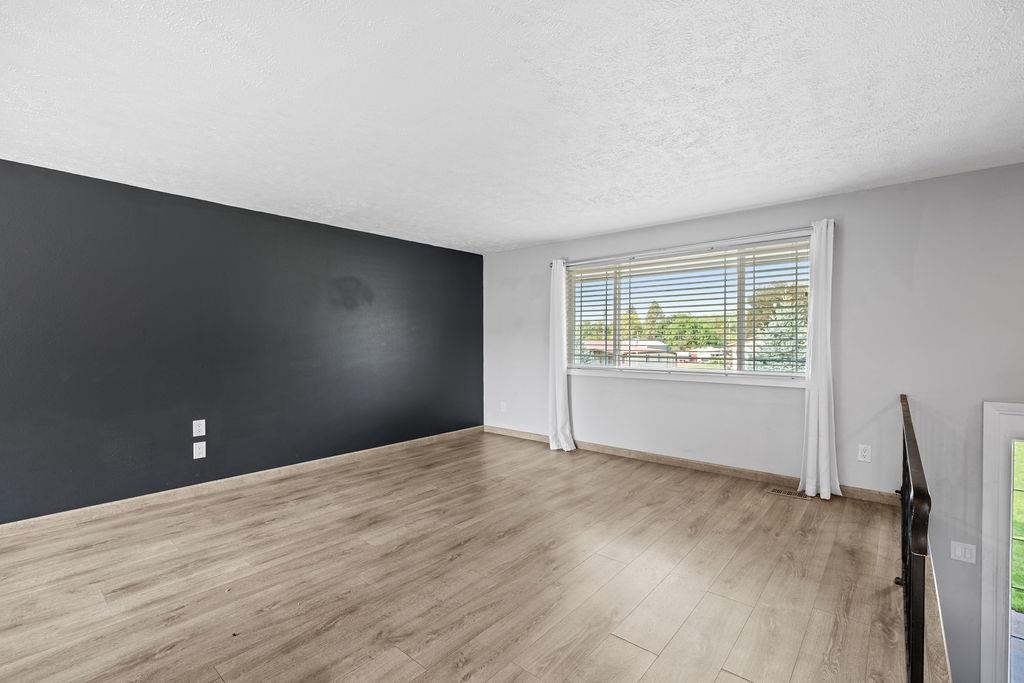 4514 North Isenhart Road Spokane Valley, WA 99216 - Photo 4 of 43 Gallery Image 4