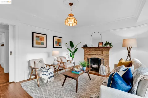 $748,000 | 1034 East 21st Street, Oakland, CA 94606