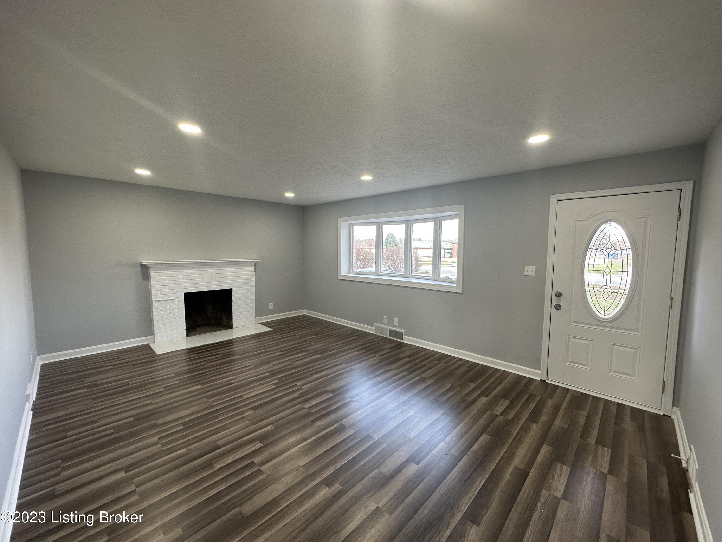 10012 Stonestreet Road Louisville, KY 40272 - Photo 3 of 77 IMG_8363