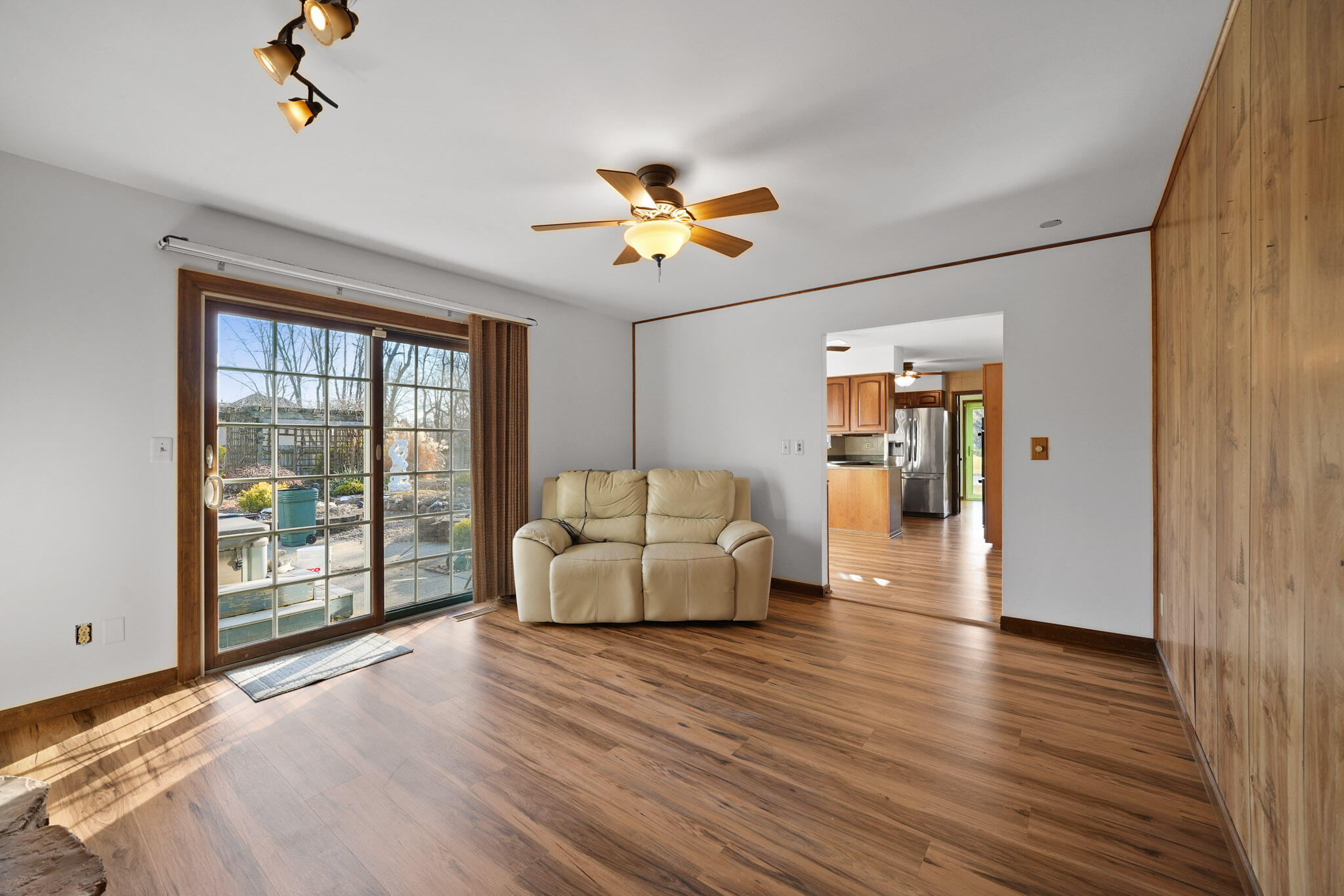 8913 22nd Street Southwest Demotte, IN 46310 - Photo 11 of 36 2048x1366