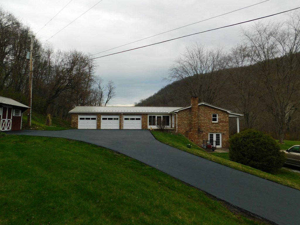 14045 Hl Vly Road Mount Union, PA 17066 - Photo 2 of 30 Gallery Image 2