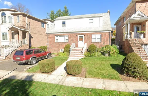 $2,000 | 317 East Harriet Avenue, Unit UPSTAIRS, Palisades Park, NJ 07650