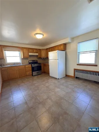 $2,000 | 317 East Harriet Avenue, Unit UPSTAIRS, Palisades Park, NJ 07650